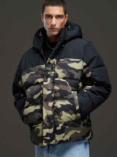 Chaqueta de camuflaje con capucha - Cropp - Modalova