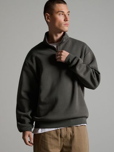 Sudadera con cremallera y cuello perkins - Cropp - Modalova