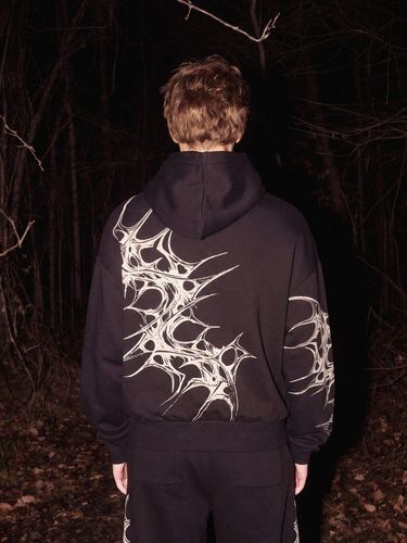 Sudadera negra con capucha y estampado - Cropp - Modalova