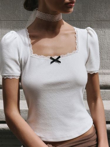 T-shirt with lace trim and collar bow - Lichi - Modalova