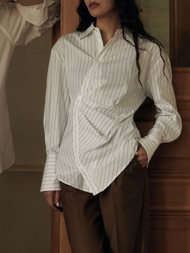 Fitted striped shirt with asymmetrical fastening - Lichi - Modalova