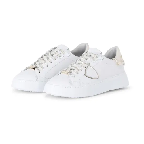 Minimalist Leather Sneaker with White Heel Cap - Philippe Model - Modalova