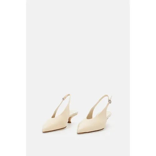 Camilla Pointed Pumps - aeyde - Modalova