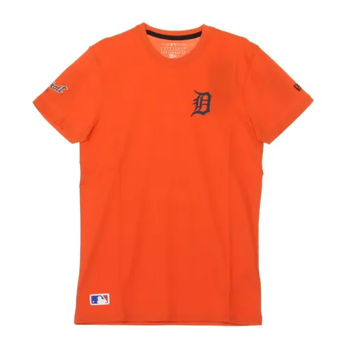 Team Emblem Tee in Orange - New Era - Modalova