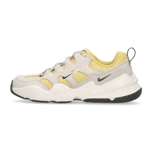 Saturn Gold Low Shoe for Women - Nike - Modalova