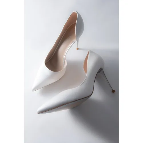 Pointed Toe Satin Stilettos - Estro - Modalova