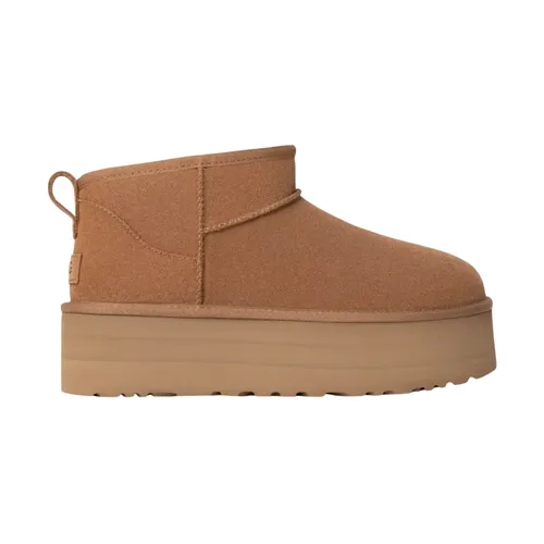 Brown Classic Suede Platform Boots - UGG - Modalova
