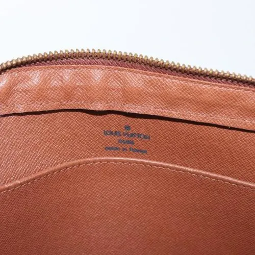 Pre-owned Canvas Clutch - Louis Vuitton Vintage - Modalova