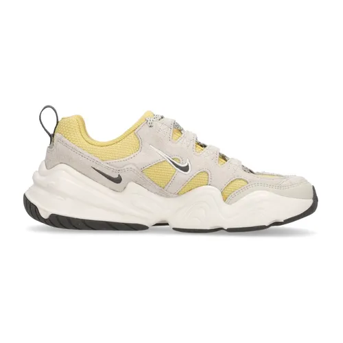 Saturn Gold Low Shoe for Women - Nike - Modalova