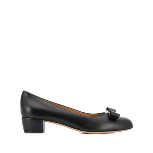 Vara Bow Pump - Ferragamo - Modalova