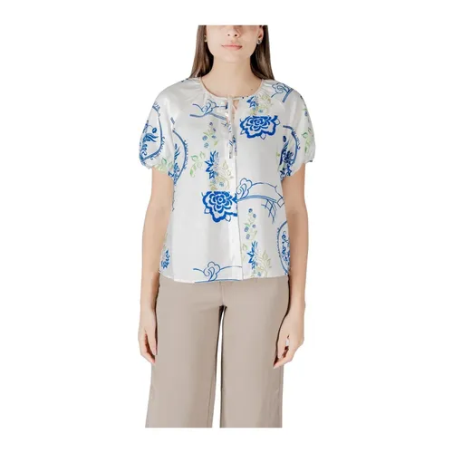 Floral Button-Down Blouse with Round Neck - Ichi - Modalova