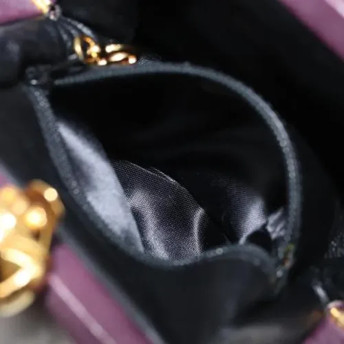 Pre-owned Suede Clutch - Chanel Vintage - Modalova