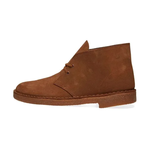 Desert Boot in Cola Suede - Clarks - Modalova