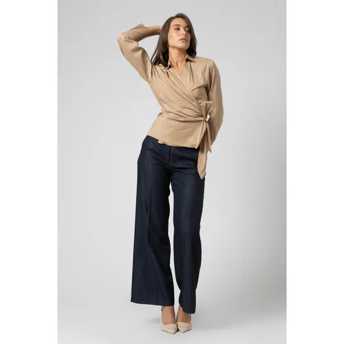 Sleek Wrap Around Blouse - Kocca - Modalova