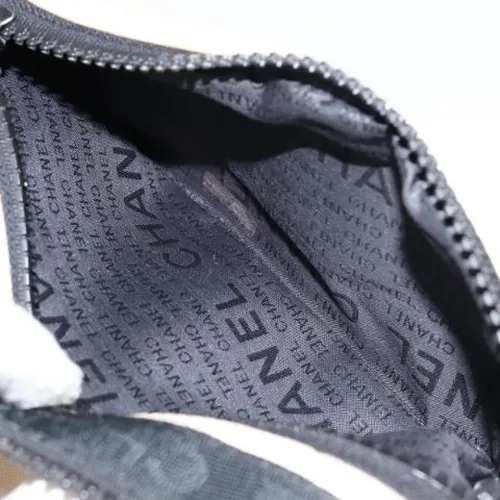 Pre-owned Nylon Clutch - Chanel Vintage - Modalova