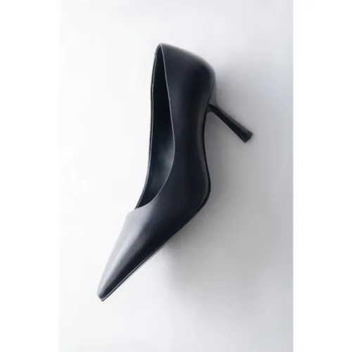 Pointed-Toe Pumps - Estro - Modalova