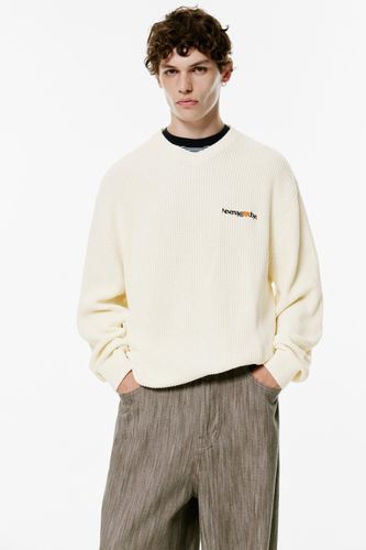 Pull Texte Brodé - Pull&Bear - Modalova