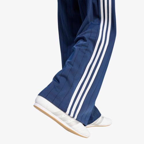 Pantaloni da ginnastica adidas Pinstripe Firebird Loose Trackpant / / S - adidas Originals - Modalova