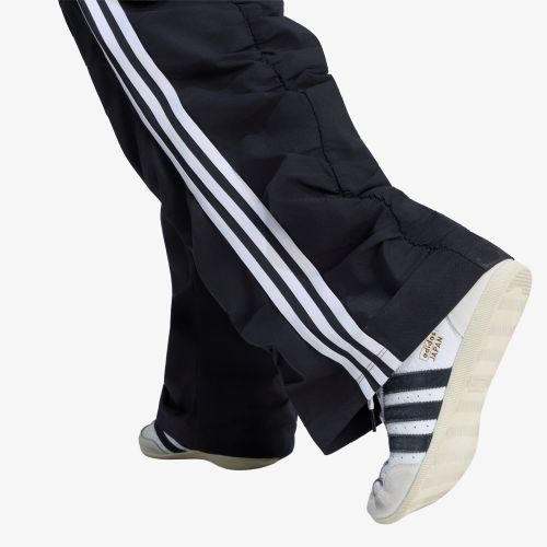 Pantaloni da ginnastica adidas Adilenium Season 6 Ruffled Track Pants XS - adidas Originals - Modalova