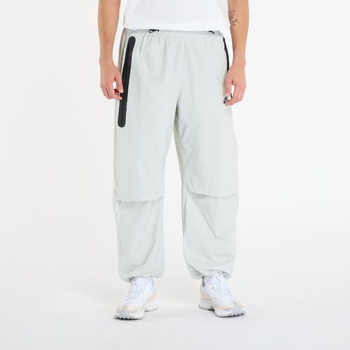 Pantaloni Tech Men's Woven Oversized Pants / / XS - Nike - Modalova