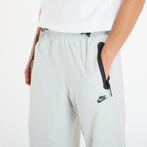 Pantaloni Tech Men's Woven Oversized Pants / / XS - Nike - Modalova