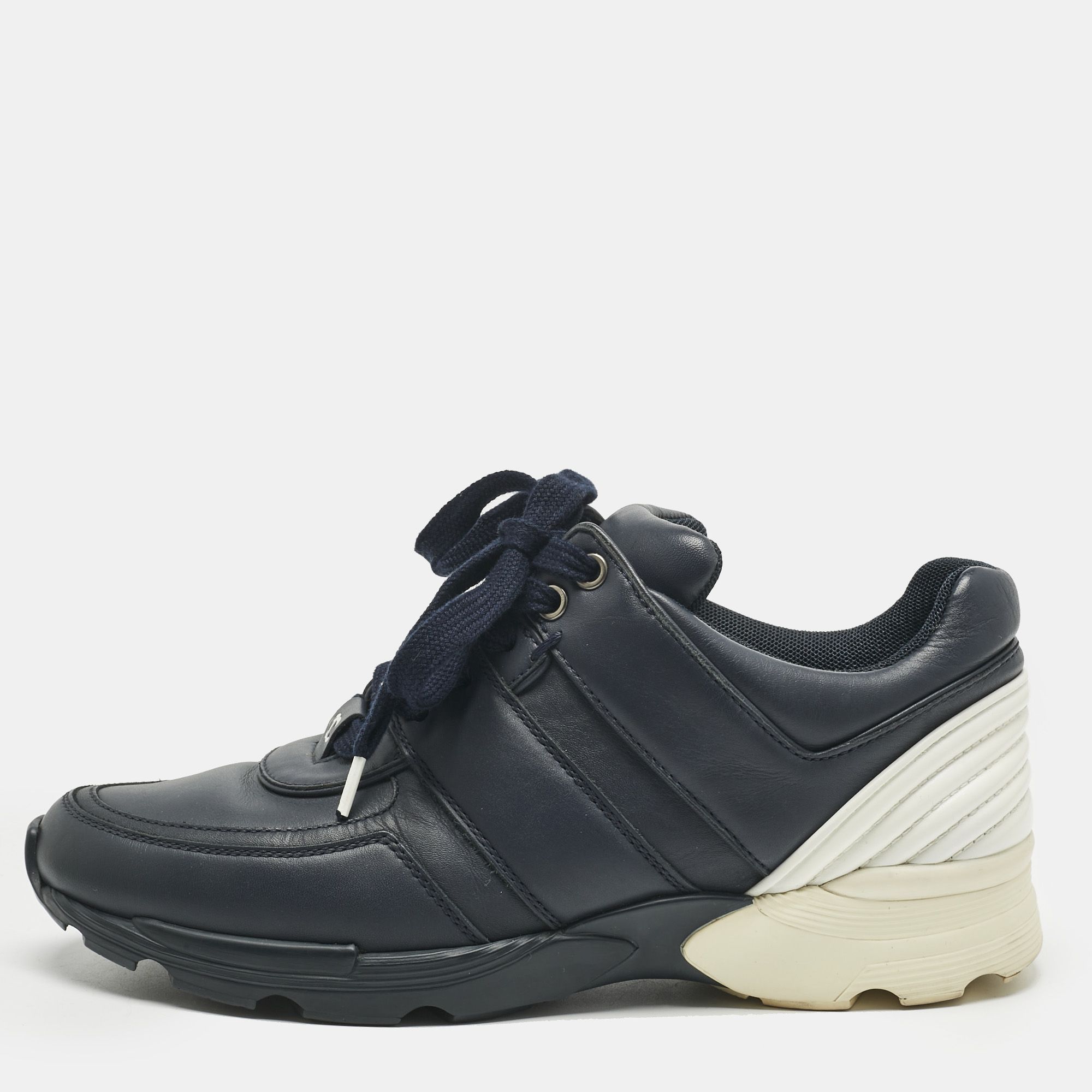 Leather CC Low Top Sneakers Size 37 - Chanel - Modalova