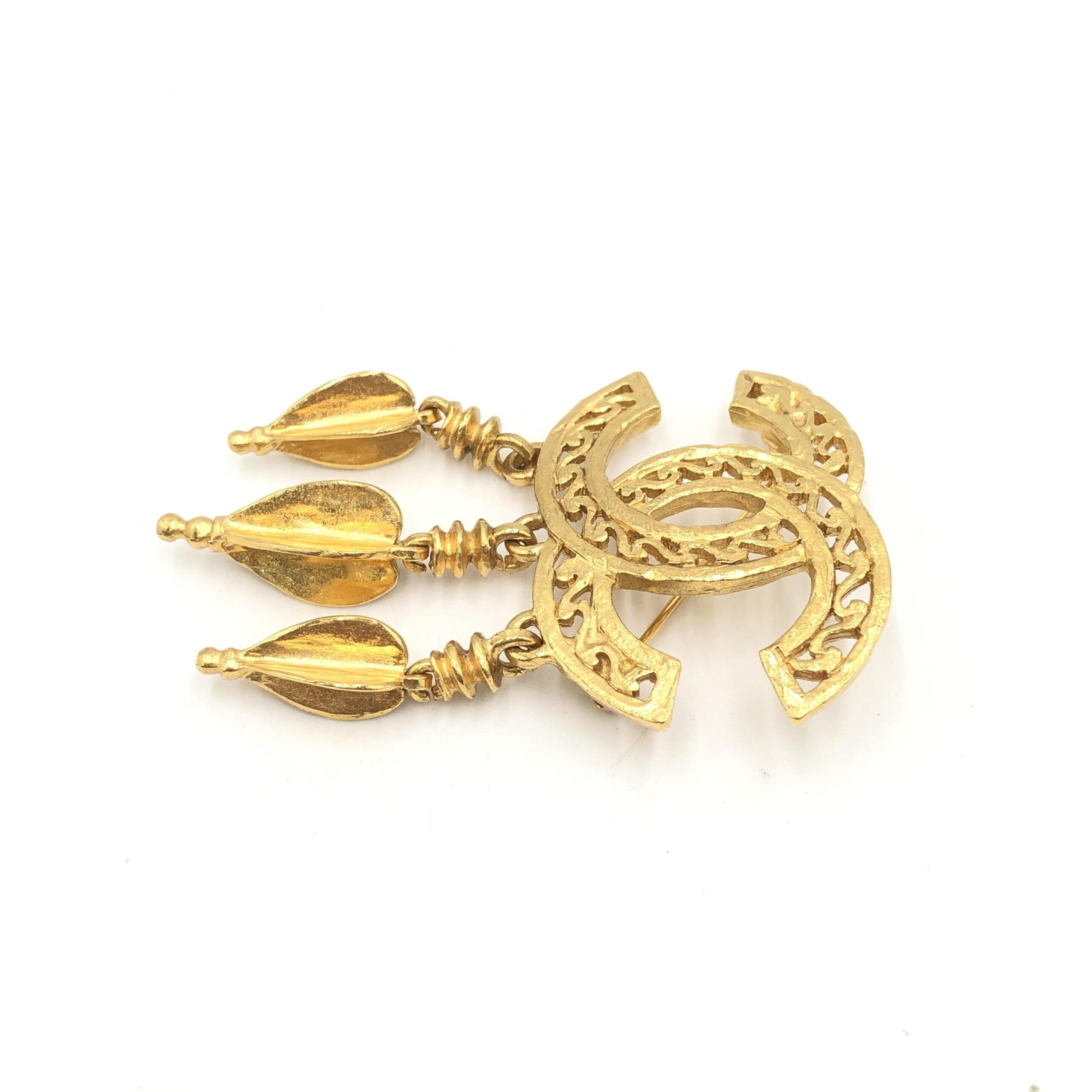 Plated CC Logo Women's Brooch (Pre-Owned) - Chanel - Modalova