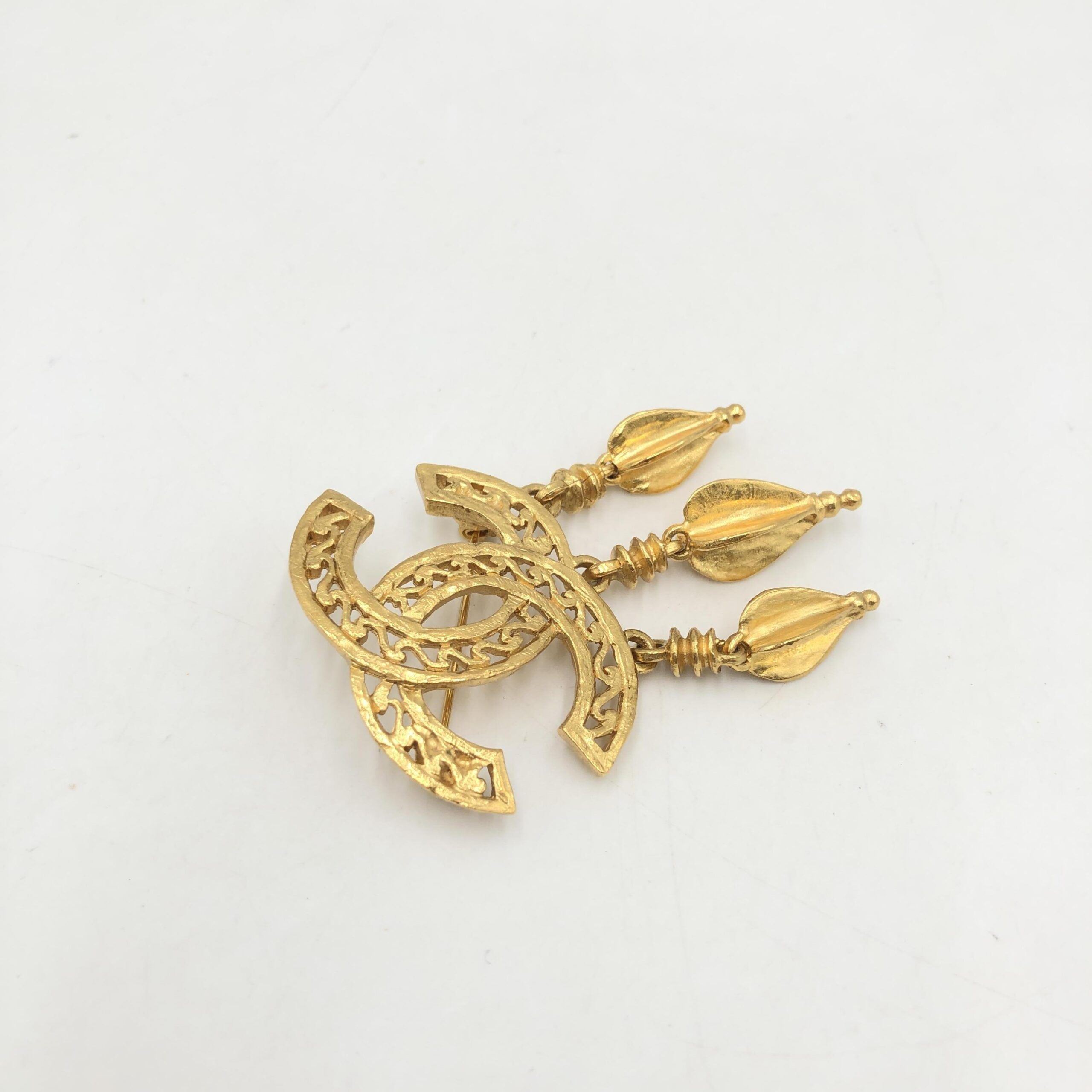 Plated CC Logo Women's Brooch (Pre-Owned) - Chanel - Modalova