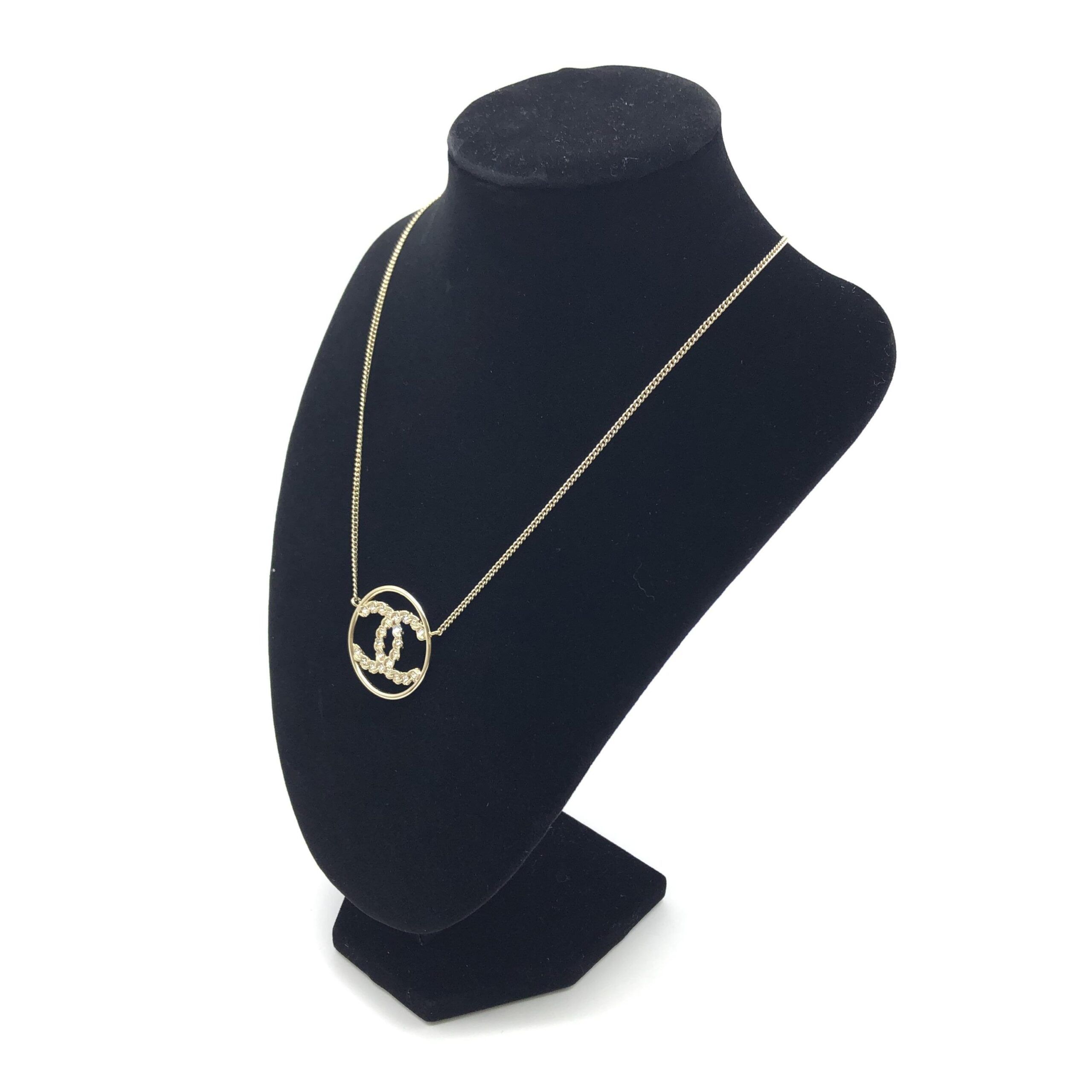 Tone CC Circle Pendant Women's Necklace (Pre-Owned) - Chanel - Modalova