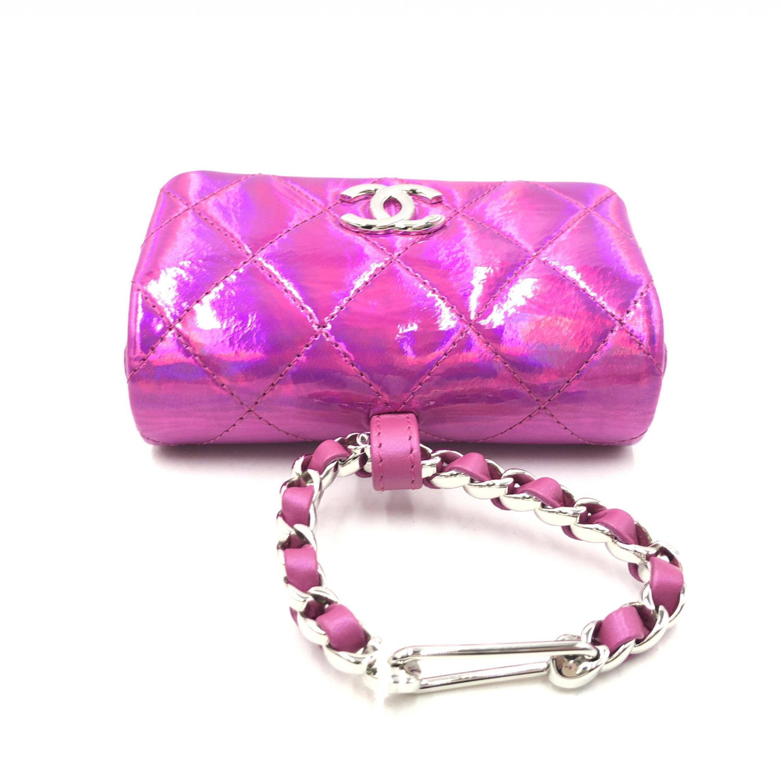 Iridescent Pink Quilted Leather Women's Pouch (Pre-Owned) - Chanel - Modalova