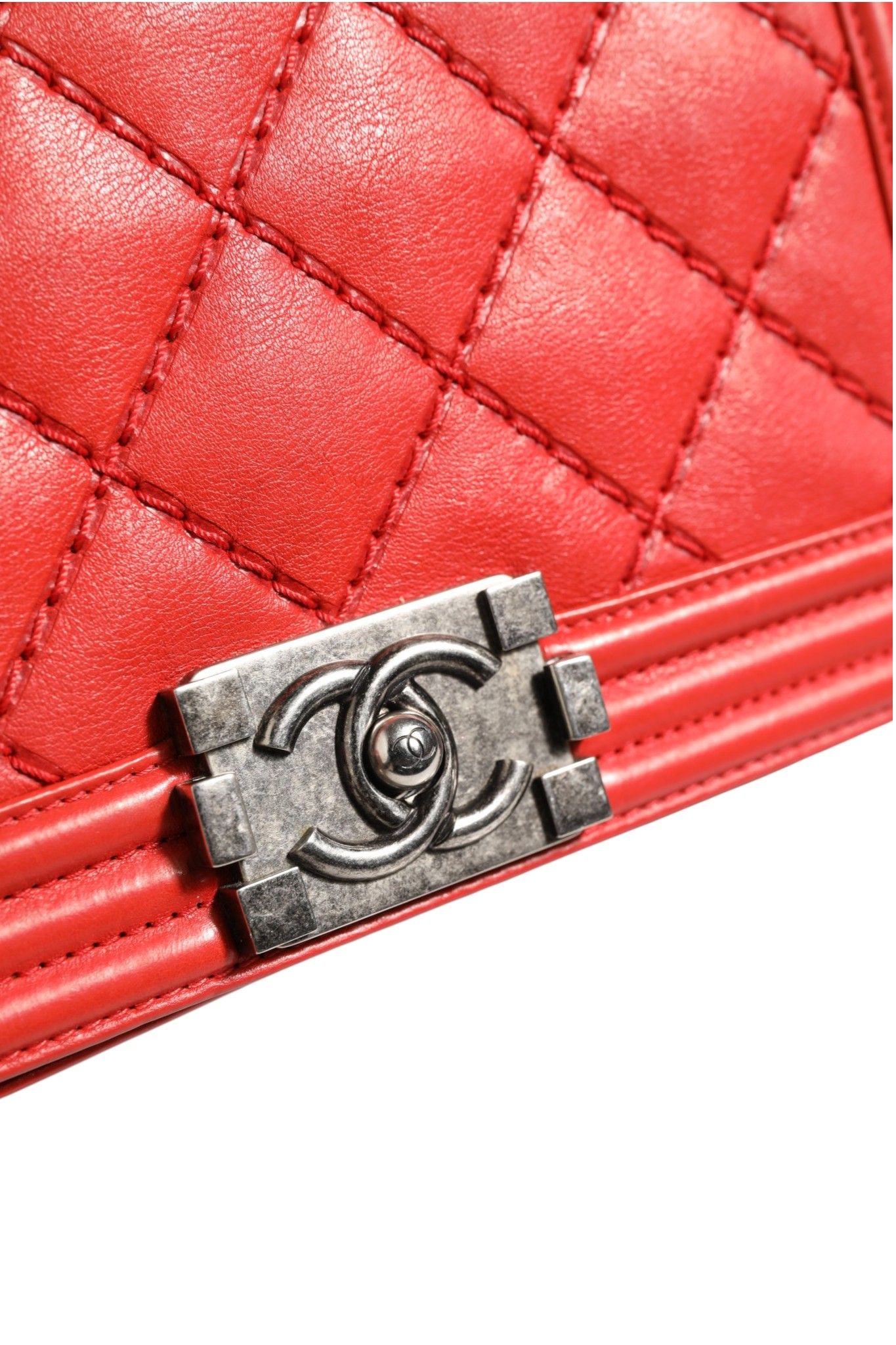 Diamond Stitch Calfskin Leather New Medium Boy Women's Bag (Pre-Owned) - Chanel - Modalova