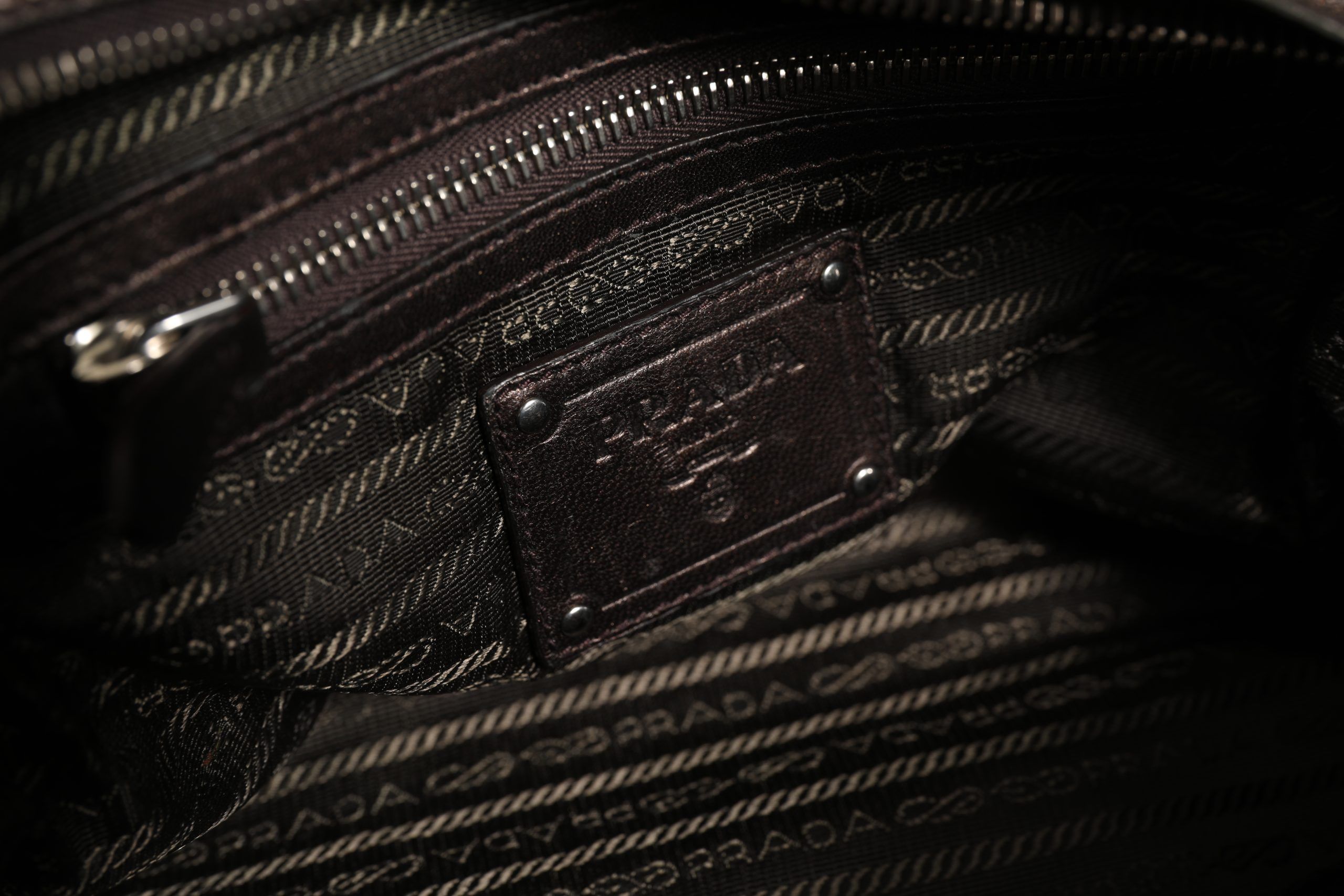 Metallic Nappa Leather Ruffle Shoulder Women's Bag (Pre-Owned) - Prada - Modalova