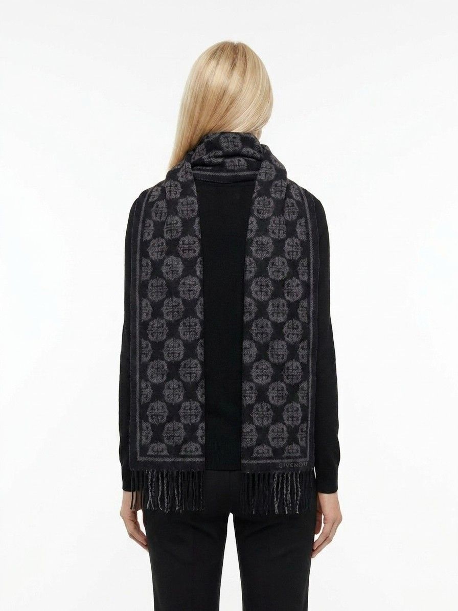 Givenchy Black Wool Women's Scarf - Givenchy - Modalova