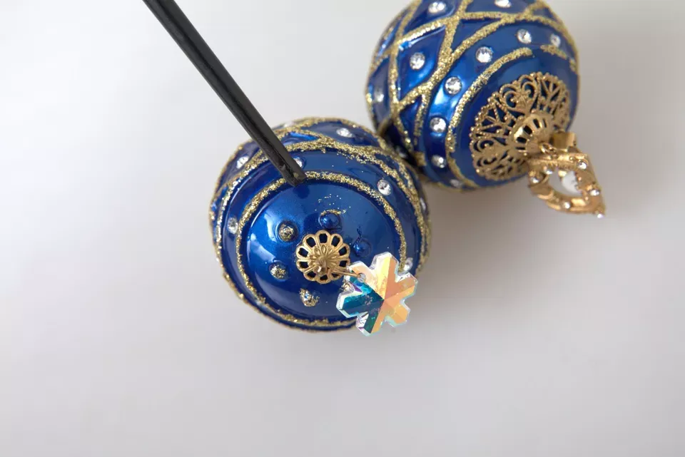 Brass Blue Dangle Christmas Ball Crystal Clip On Women's Earrings (Pre-Owned) - Dolce & Gabbana - Modalova