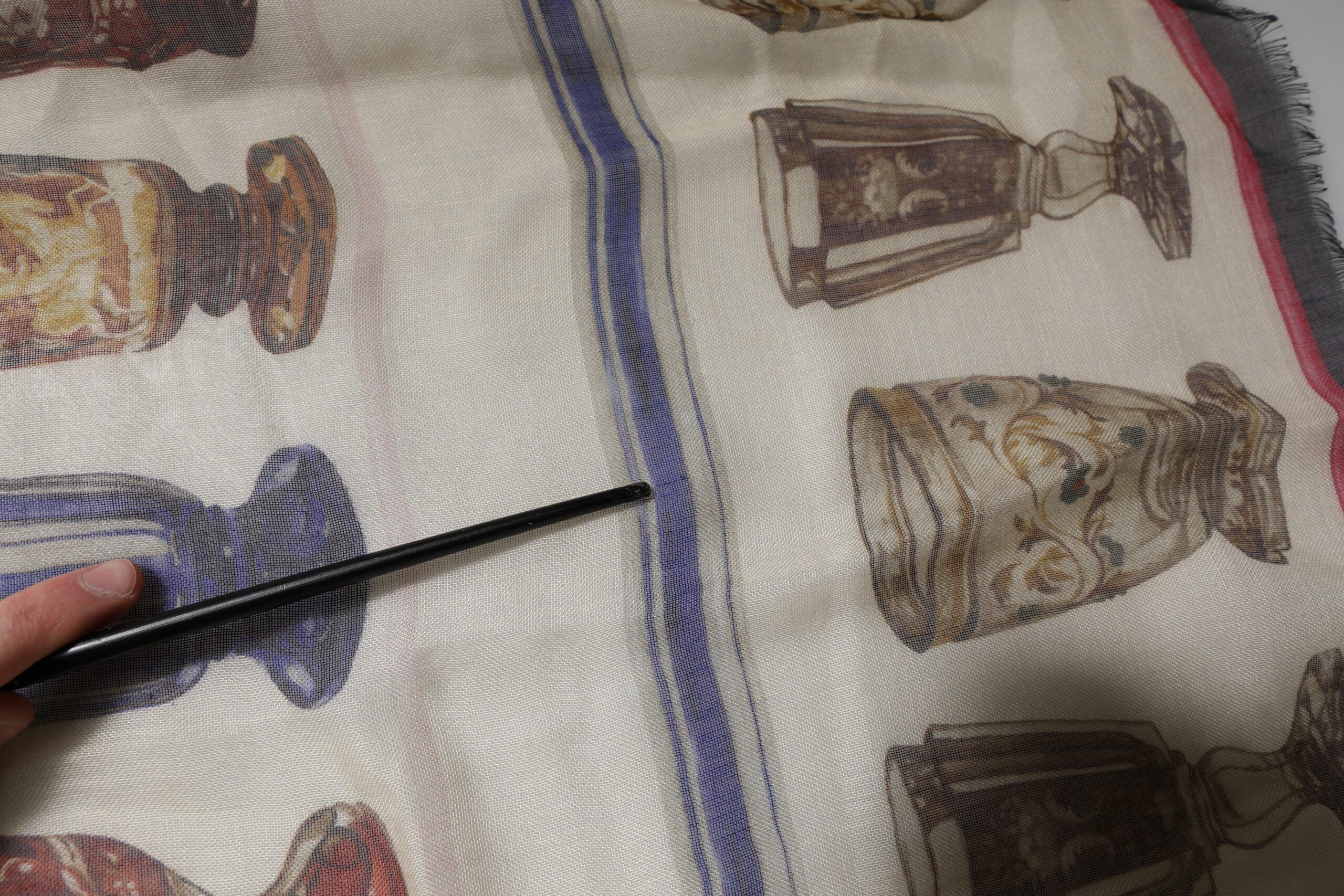Glass Cashmere Foulard Women's Scarf (Pre-Owned) - Dolce & Gabbana - Modalova