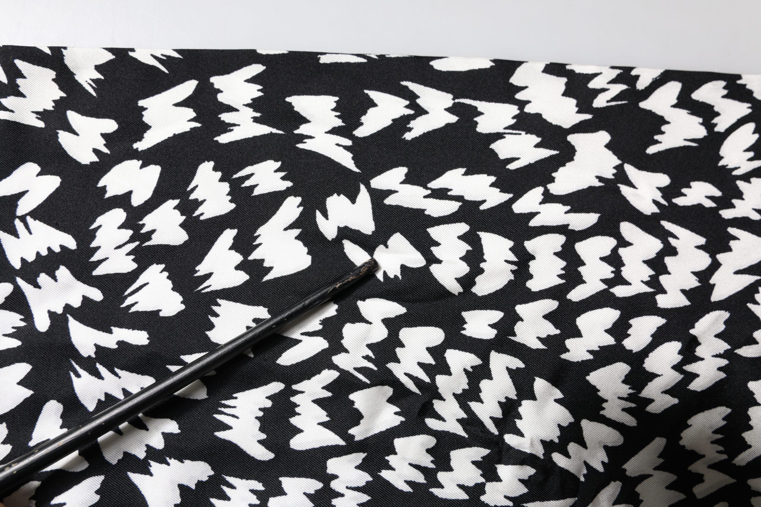 Black White Patterned Fringes Shawl Women's Scarf (Pre-Owned) - Dolce & Gabbana - Modalova