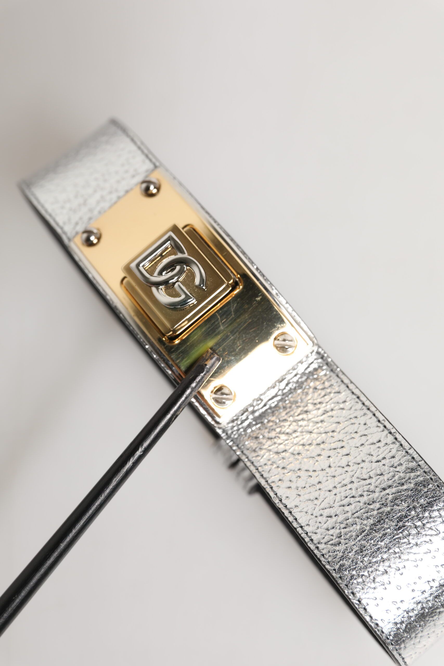 Textured Leather Gold Tone Metal Men's Neckband (Pre-Owned) - Dolce & Gabbana - Modalova