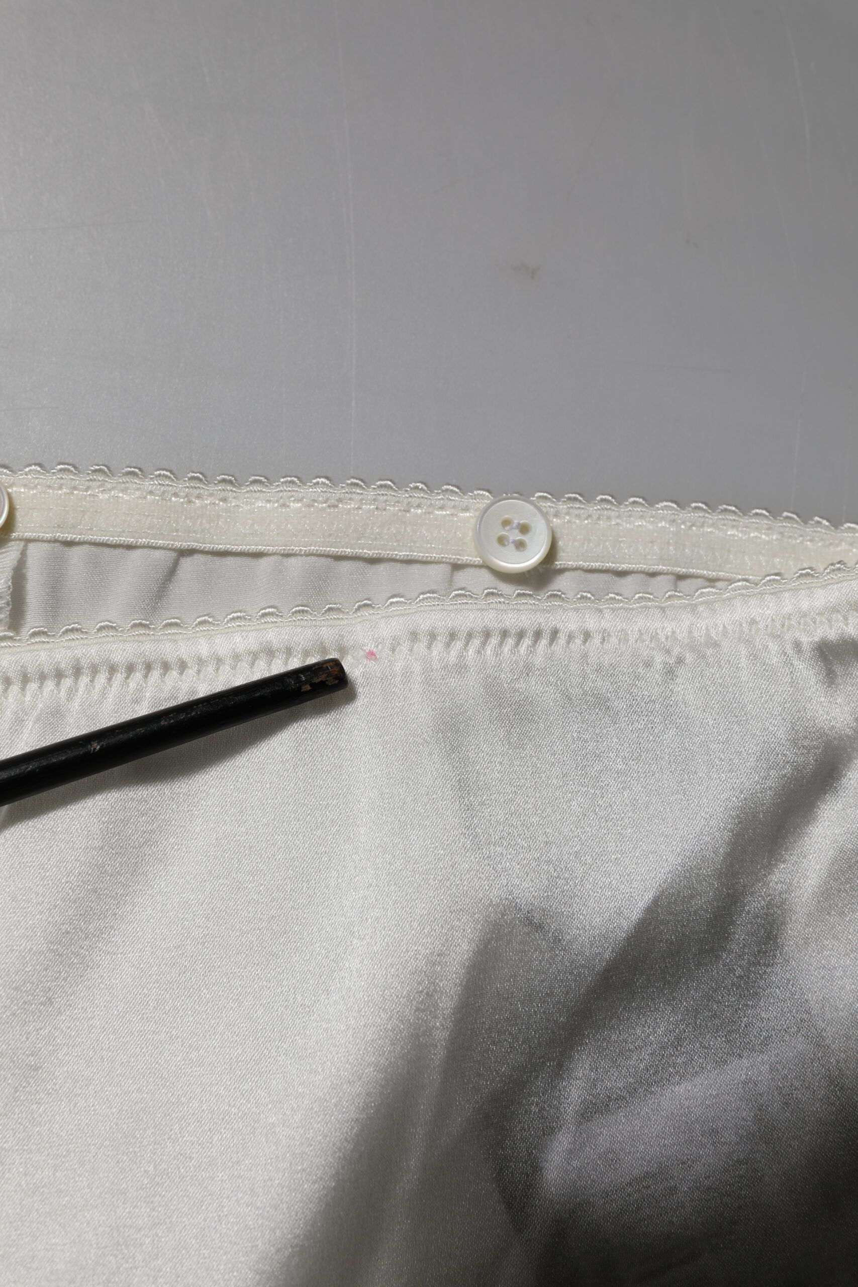Ivory Silk Tapered High Waist Women's Pants (Pre-Owned) - Dolce & Gabbana - Modalova