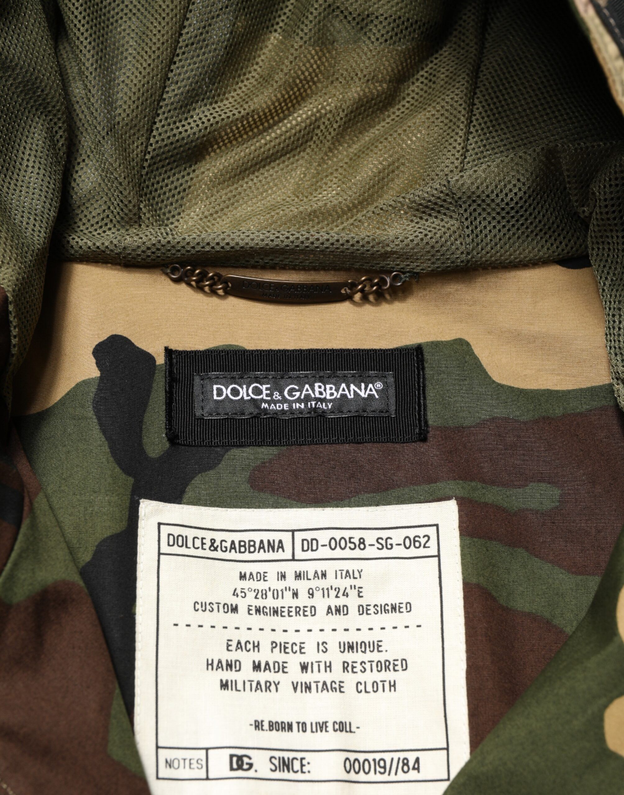 Camouflage Hooded RainCoat Men's Jacket (Pre-Owned) - Dolce & Gabbana - Modalova