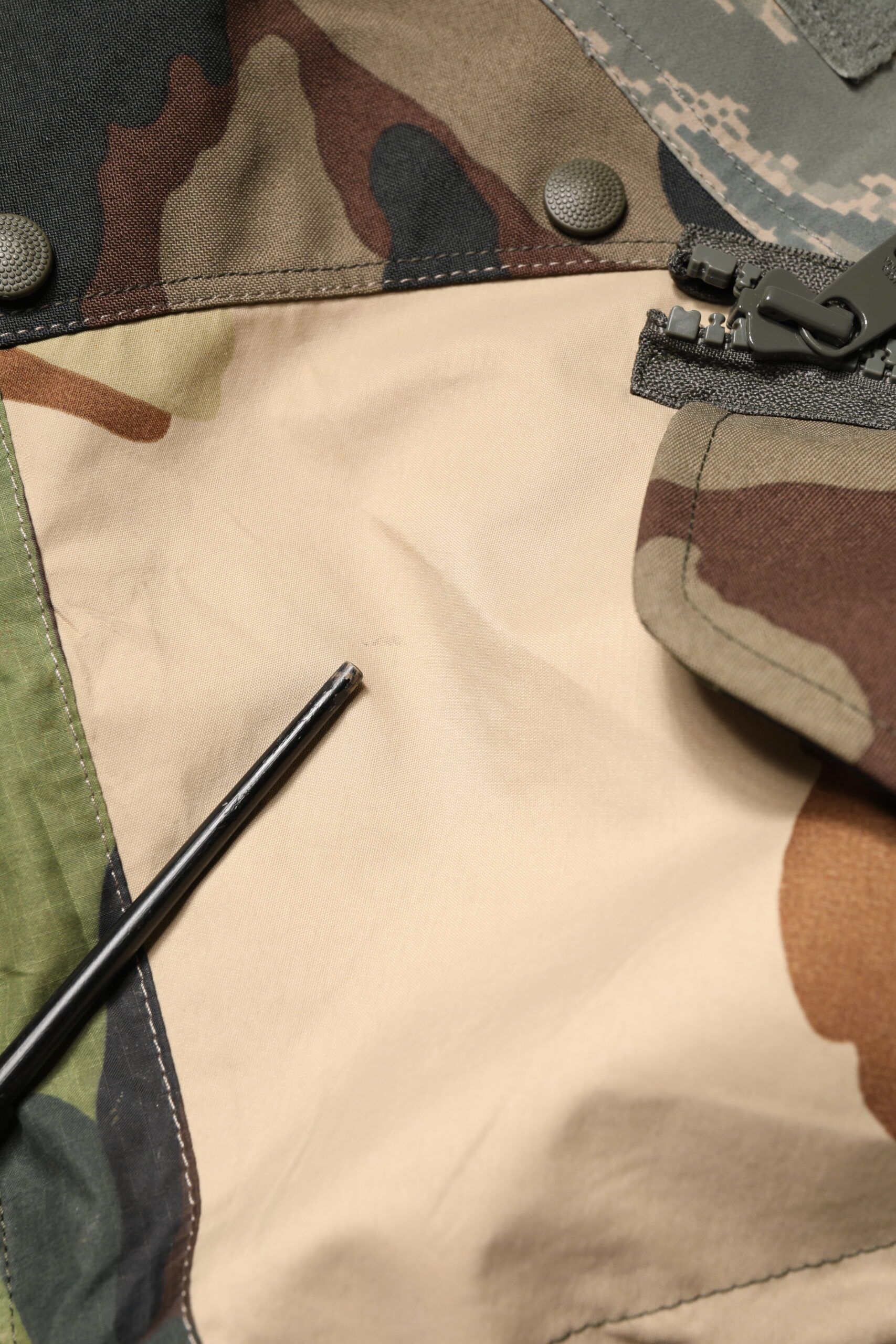 Camouflage Hooded RainCoat Men's Jacket (Pre-Owned) - Dolce & Gabbana - Modalova
