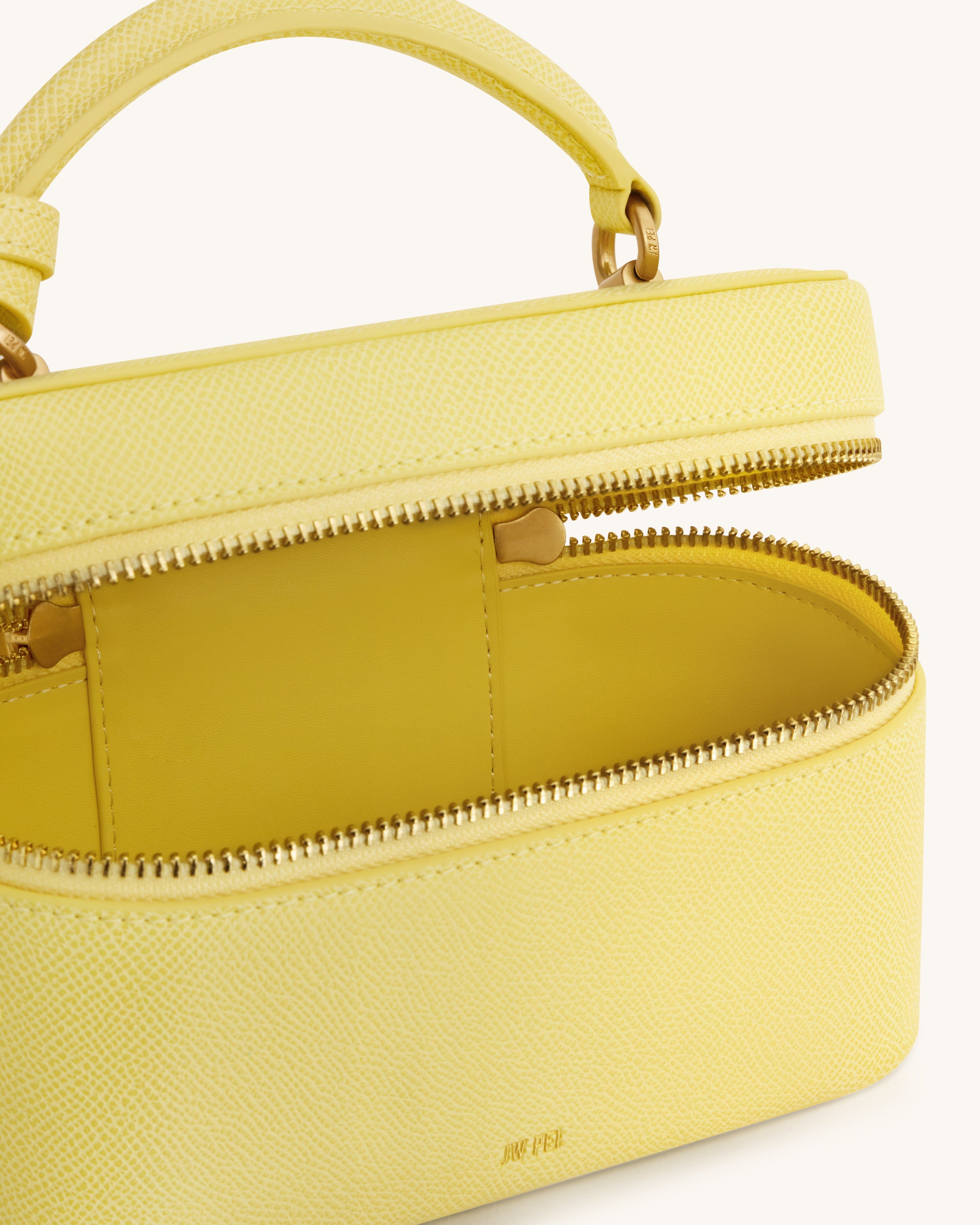 Cleo Box Shape Top Handle Bag - Yellow - JW PEI - Modalova