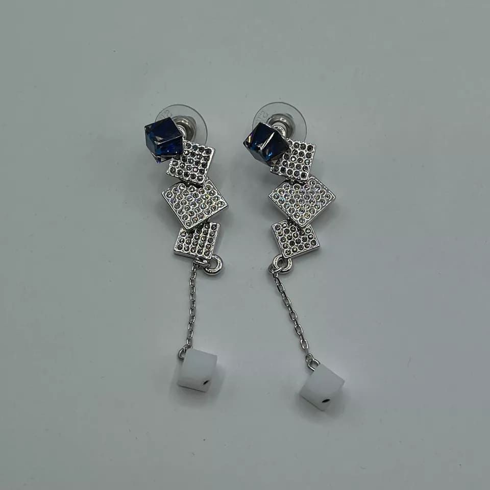 EMERGENCY Bermuda Drop Down Earrings with Cube - Swarovski - Modalova