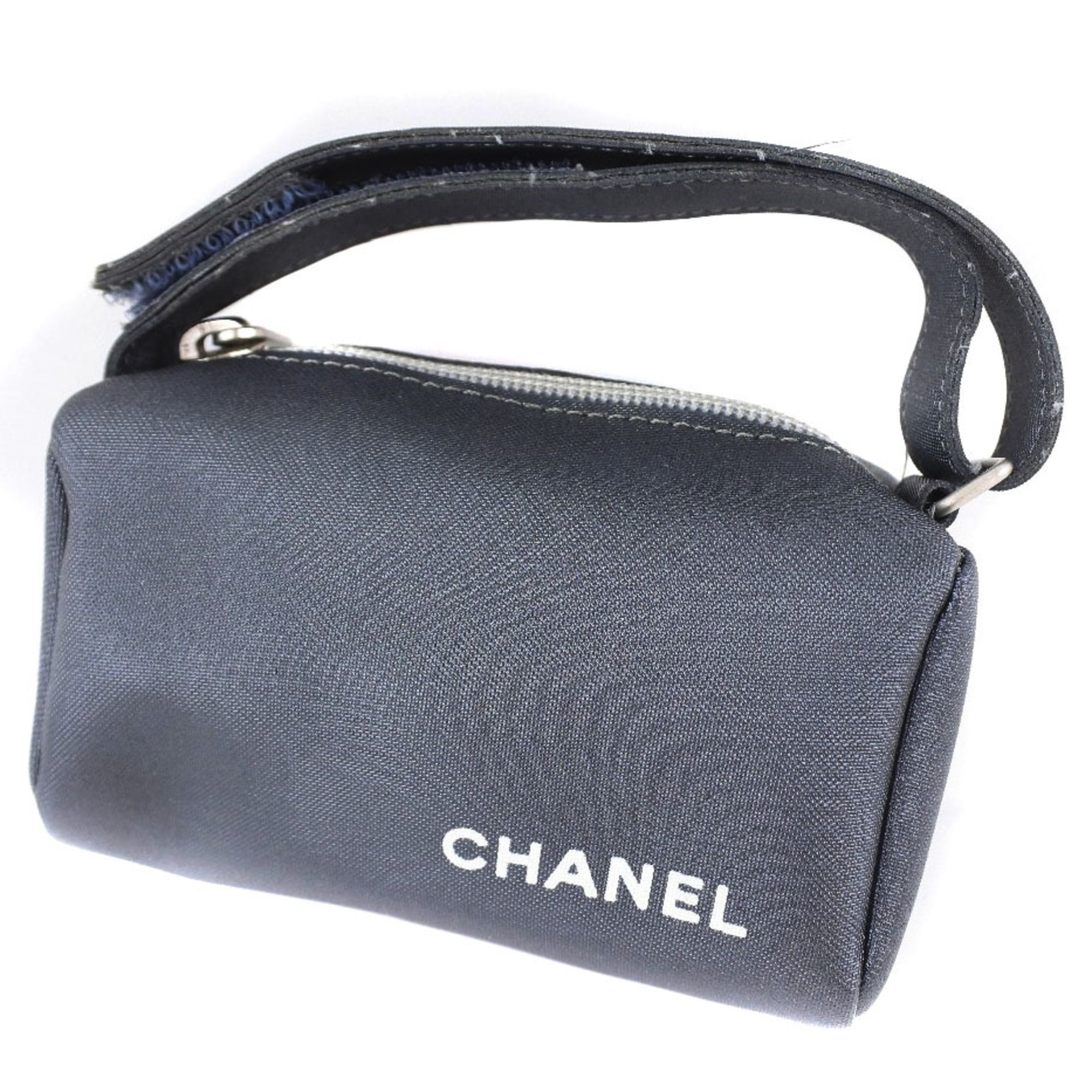 Chanel Gray Nylon Pouch (Pre-Owned) - Chanel - Modalova