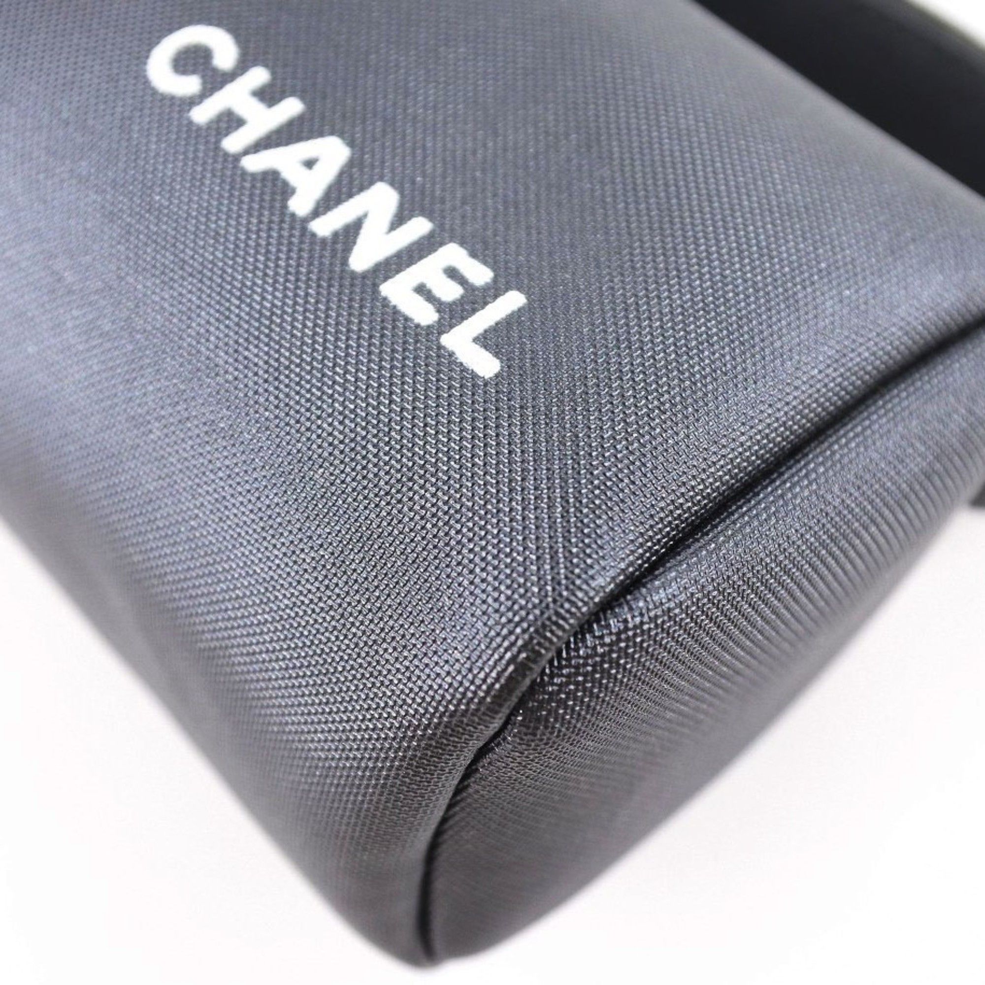 Chanel Gray Nylon Pouch (Pre-Owned) - Chanel - Modalova