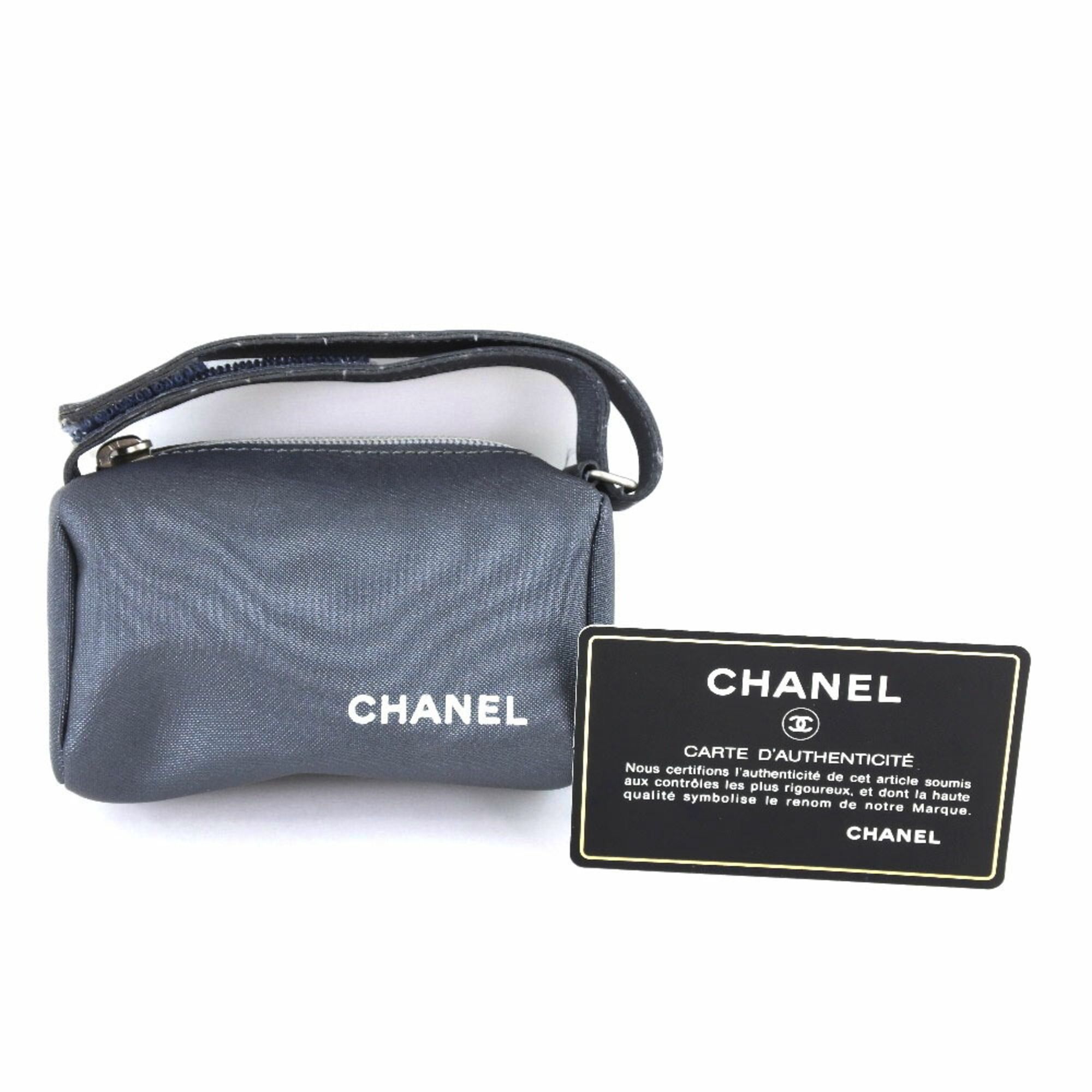 Chanel Gray Nylon Pouch (Pre-Owned) - Chanel - Modalova