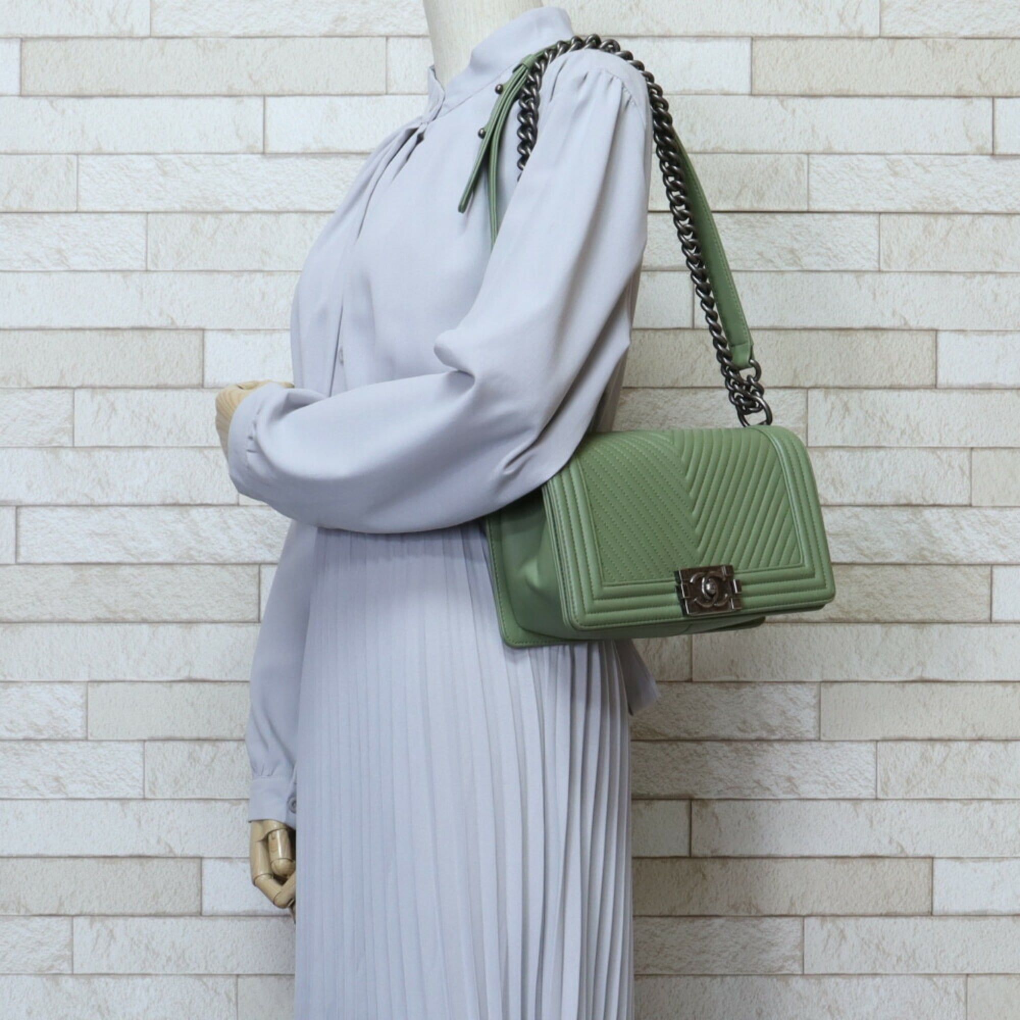 Leather Shoulder Bag (Pre-Owned) - Chanel - Modalova