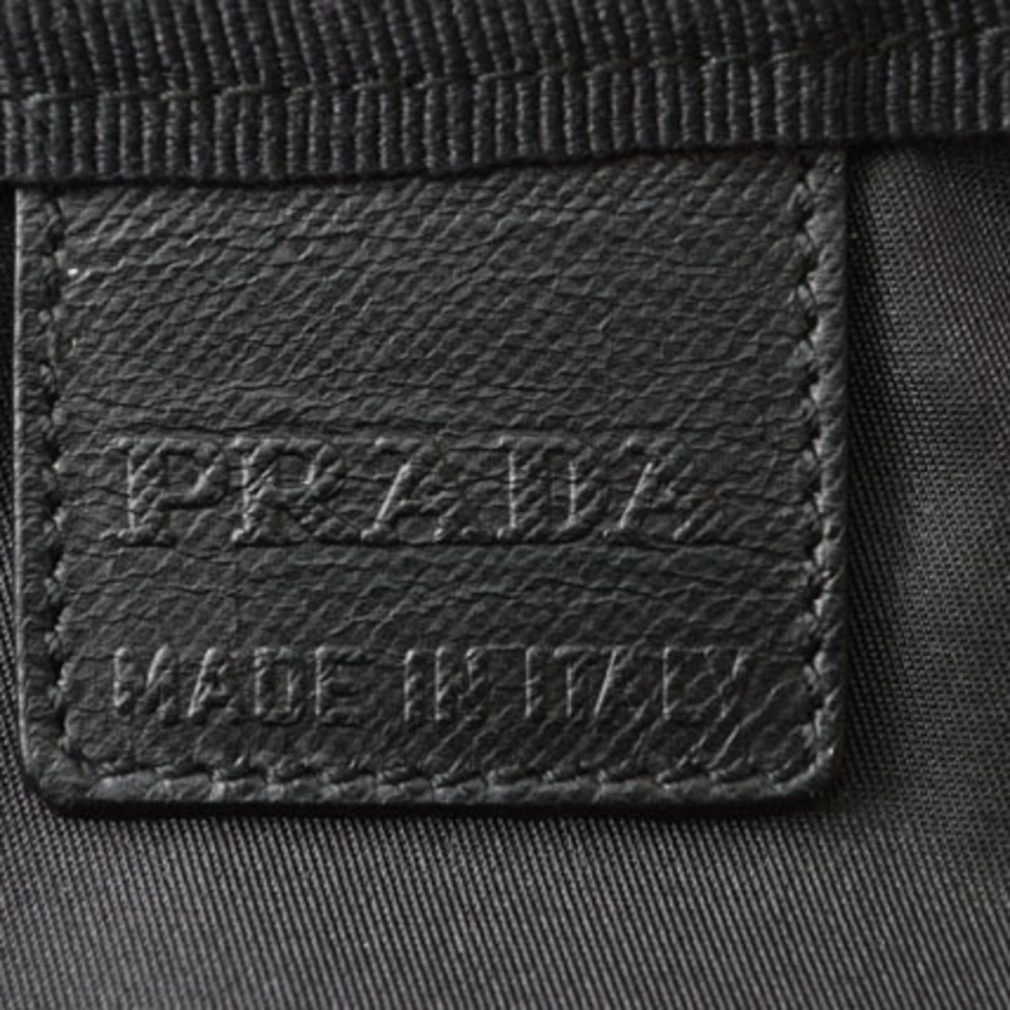 Vela Nylon Pouch (Pre-Owned) - Prada - Modalova