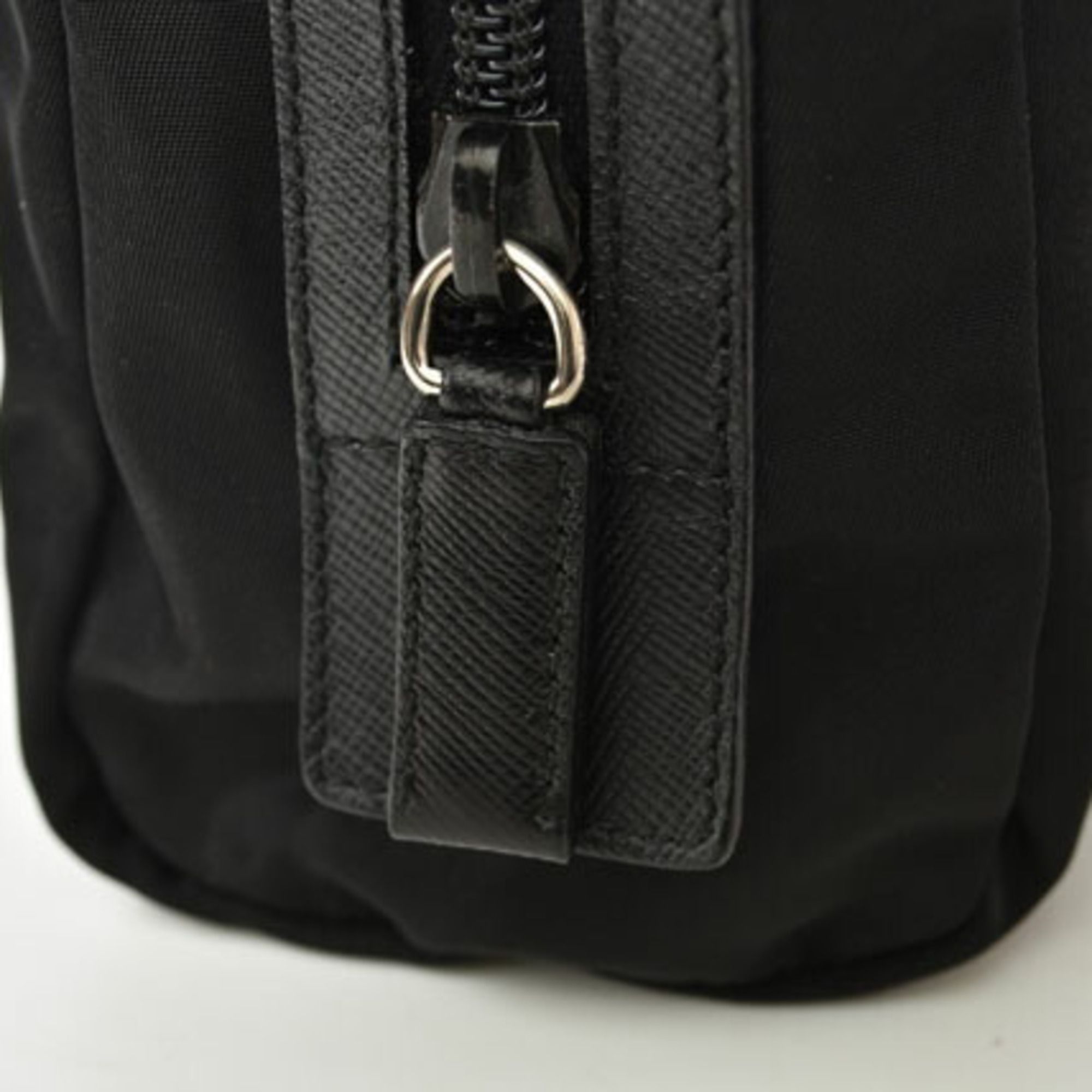 Vela Nylon Pouch (Pre-Owned) - Prada - Modalova