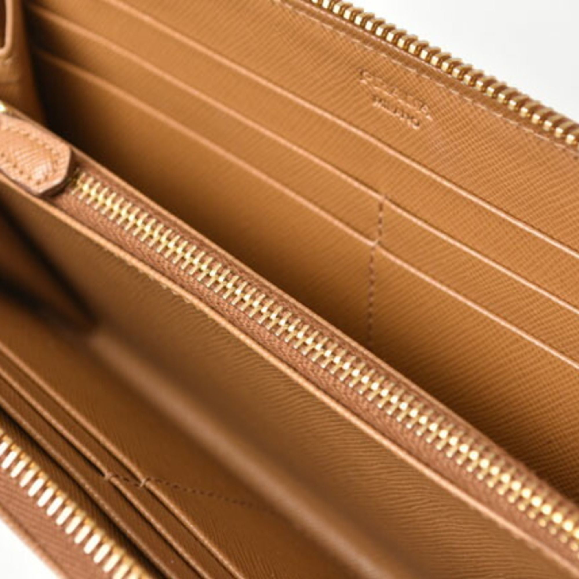 Saffiano Metal Wallet (Bi-Fold) (Pre-Owned) - Prada - Modalova