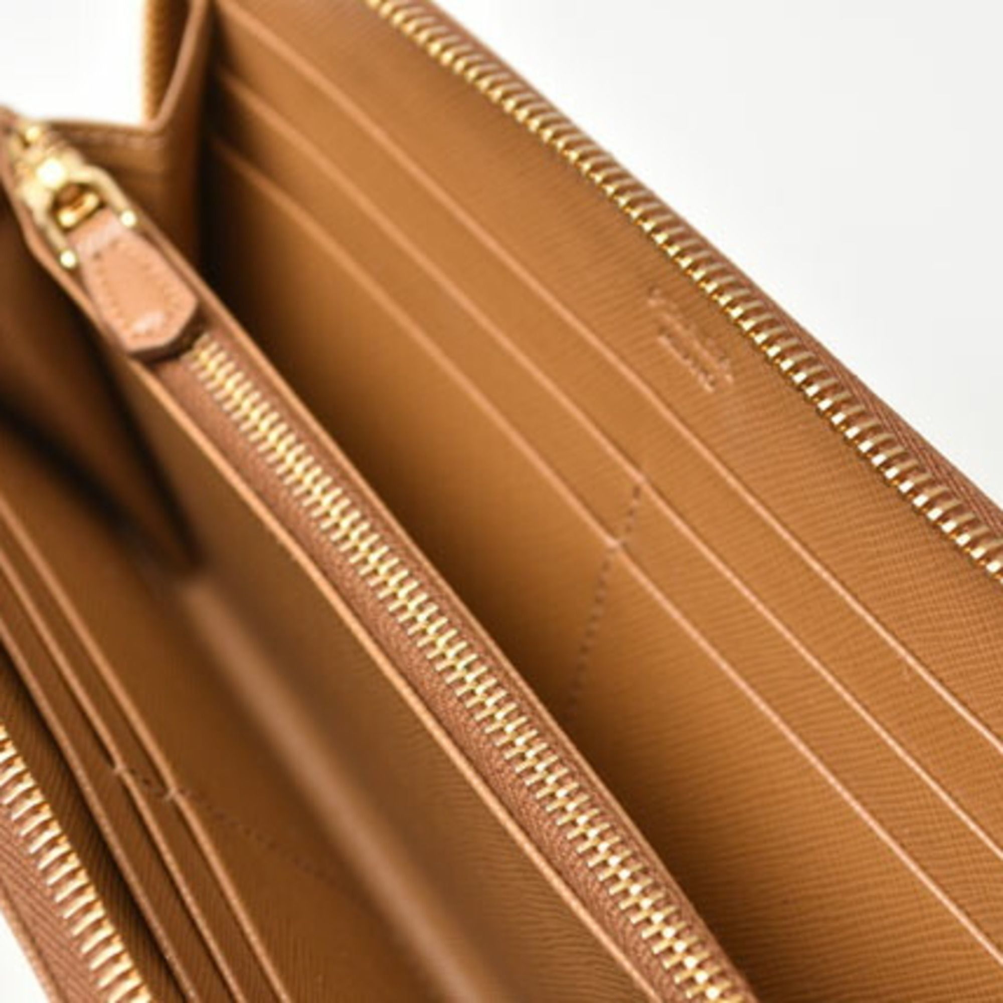 Saffiano Metal Wallet (Bi-Fold) (Pre-Owned) - Prada - Modalova